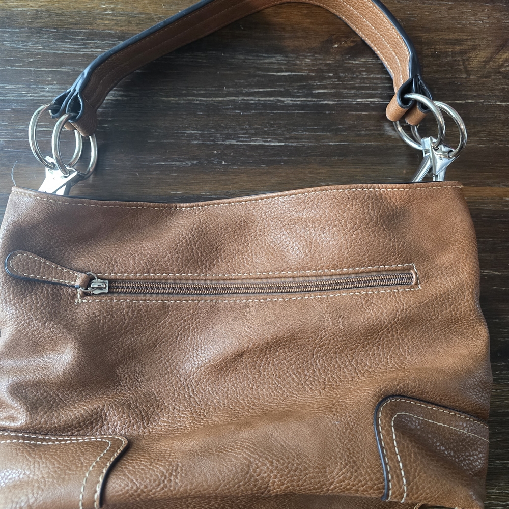 Elegant Tan Leather Shoulder Bag
